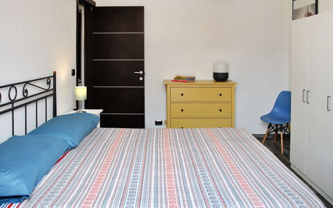 Sotto Il Segno dei Pesci: Møbel, Ejendom, Cabinetry, Bygning, Komfort, Produkt, Træ, Azure, Bed Frame, Hus