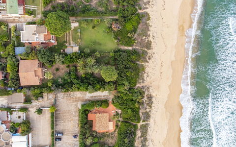 Villa Monte Nai (Rei420): Vand, Plante, Bygning, Vegetationen, Hus, Træ, Land Lot, Strand, Urban Design, Biome