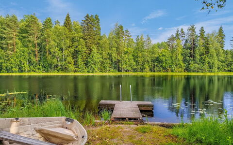 Korvenpää: Træ, Møbel, Gulvbelægning, Etage, Bejdse, Dør, Værelse, Hårdttræ, Loft, Stol