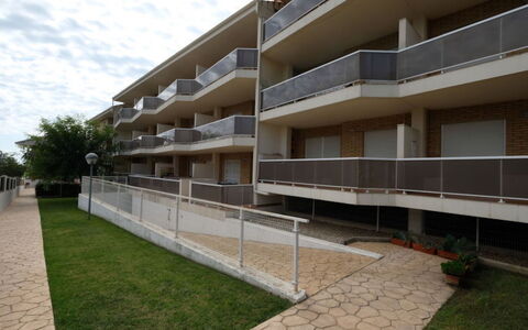 Residencial Mar i: Bygning, Plante, Ejendom, Vindue, Himmel, Sky, Urban Design, Ejerlejlighed, Land Lot, Højhus