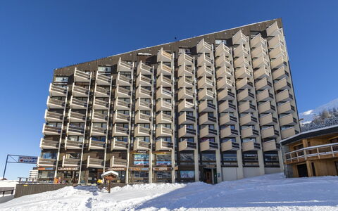 808 Grande Masse: Lejlighed, Ejerlejlighed, Vinter, Fryser, Glacial Landskabsform, Brutalisme, Altan, Sne, Dagslys