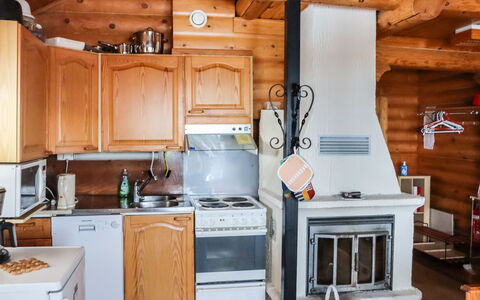 Alppi 6B Paritalo: Køkken, Køkken Apparat, Større Bandage, Træ, Komfur, Møbel, Countertop, Husholdningsapparat, Komfur, Cabinetry