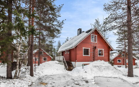 Alppikylä 4A: Træ, Sidespor, Sommerhus, Hus, Hjem, Planke, Garden Bygninger, Bjælkehytte, Hårdttræ, Veranda