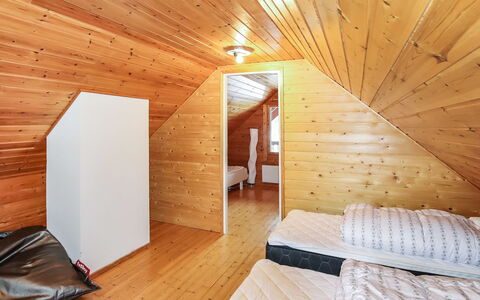 Alppikylä 4A: Træ, Sidespor, Sommerhus, Hus, Hjem, Planke, Garden Bygninger, Bjælkehytte, Hårdttræ, Veranda