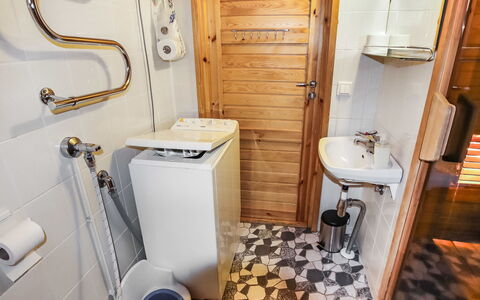 Alppikylä 4A: Træ, Sidespor, Sommerhus, Hus, Hjem, Planke, Garden Bygninger, Bjælkehytte, Hårdttræ, Veranda