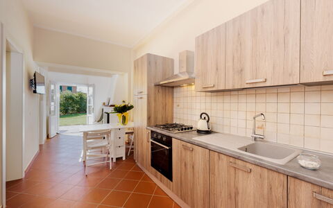 Punta Ala 250: Cabinetry, Countertop, Håndvask, Ejendom, Køkkenvask, Møbel, Tap, Køkken, Træ, Indretning