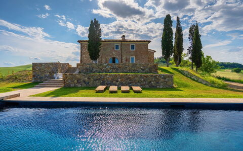Casa Insieme: Sky, Vand, Himmel, Plante, Ejendom, Blå, Bygning, Grøn, Azure, Naturlige Landskab
