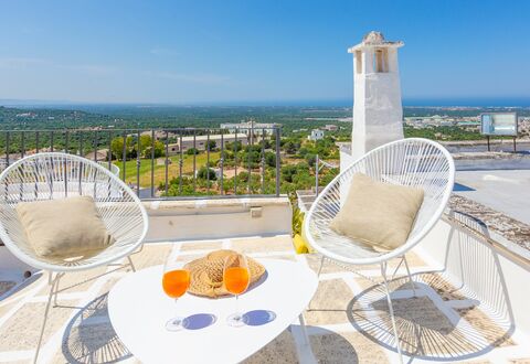 Romeo e Giulietta - Terrazza Vista Mare: Himmel, Bord, Møbel, Bordservice, Produkt, Stol, Azure, Udendørs Møbler, Indretning, Bygning