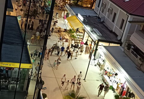 Cattolica Sea Loft: Bygning, Vindue, Infrastruktur, Urban Design, Kvarter, Offentlige Rum, Crowd, City, Fritid