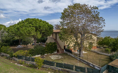 Holiday Home Giannella: Sky, Plante, Himmel, Ejendom, Bygning, Træ, Land Lot, Hus, Landdistrikt, Landskab