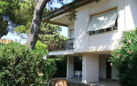 Casa Argentario: Bygning, Plante, Skygge, Træ, Arkitektur, Sommerhus, Fritid, Boligområde, Ejendom, Vindue