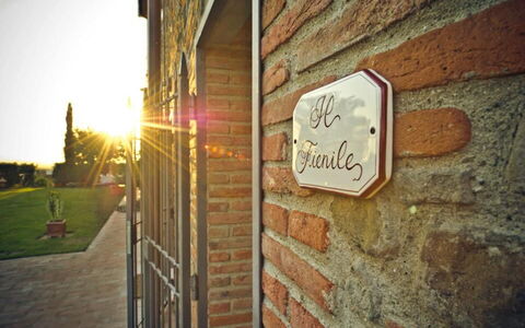 Il Fienile Holiday Home: Plante, Bygning, Træ, Orange, Murværk, Træ, Mursten, Himmel, Landdistrikt, Vejbelægning