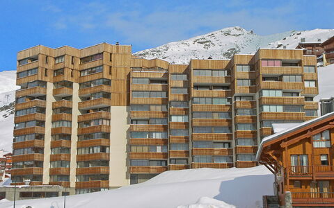 Val Thorens 140: Himmel, Bygning, Sne, Vindue, Sky, Urban Design, Ejerlejlighed, Højhus, Kvarter, Bjerg