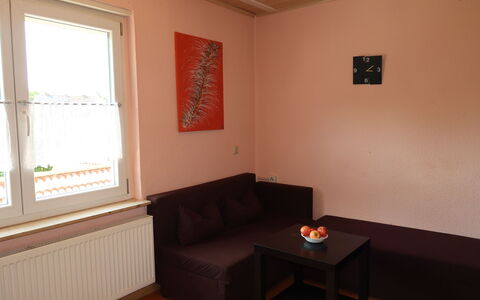 Leon: Brun, Bord, Ejendom, Vindue, Couch, Window Blind, Træ, Komfort, Bygning, Belysning