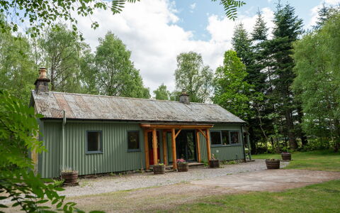 Riverside Cottage: Træ, Træ, Sommerhus, Hus, Tag, Hjem, Land Lot, Dør, Landdistrikt, Sidespor