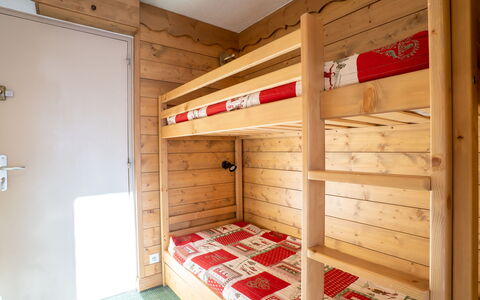 Val Thorens 200: Ejendom, Bygning, Træ, Gulvbelægning, Etage, Væg, Hus, Hårdttræ, Bejdse, Loft
