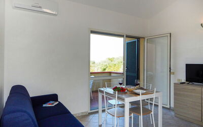Sa Ventana 800.2: Møbel, Ejendom, Bord, Bygning, Azure, Træ, Skygge, Stue, Indretning, Komfort