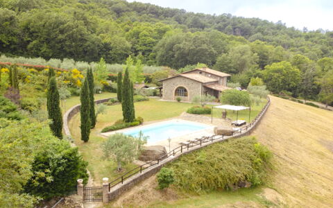 Villa San Leo: Plante, Plantesamfund, Himmel, Naturlige Landskab, Vand, Træ, Land Lot, Hus, Highland, Græs