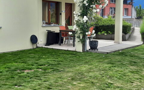 Lakeview la Marea: Plante, Bygning, Vindue, Hus, Land Lot, Træ, Græs, Blomst, Urban Design, Landskab