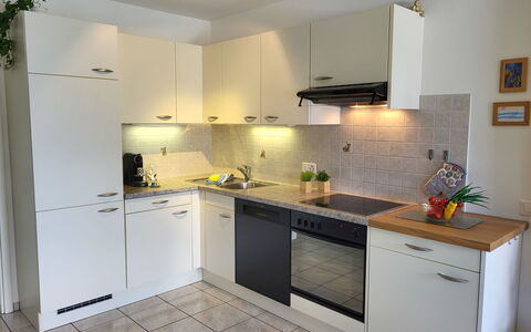Lakeview la Marea: Cabinetry, Countertop, Ejendom, Komfur, Køkken, Køkken Apparat, Træ, Husholdningsapparat, Gulvbelægning, Indretning