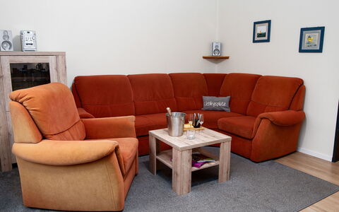 Kiel: Brun, Bord, Couch, Ejendom, Møbel, Komfort, Studio Couch, Billedramme, Træ, Indretning