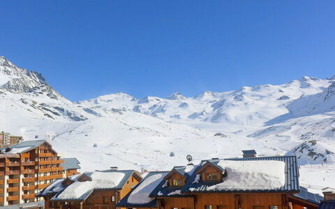 Val Thorens 350: Himmel, Bjerg, Sne, Bygning, Highland, Sky, Hældning, Landskab, Bjergrige Landskabsformer, Geologiske Fænomen