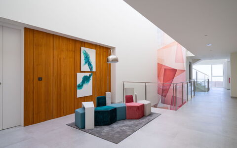 Blue Infinity 1: Hal, Bygning, Træ, Hus, Gulvbelægning, Etage, Ejendom, Kunst, Dør, Hårdttræ