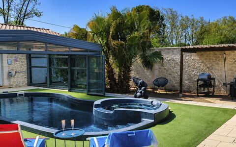 Logis de la Castagne: Svømmepøl, Fritid, Kompositmateriale, Water Feature, Udvej, Have, Backyard, Skygge, Udendørs Møbler, Landscaping