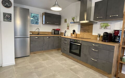 Logis de la Castagne: Countertop, Cabinetry, Ejendom, Møbel, Komfur, Køkken Apparat, Træ, Køkken, Bygning, Skuffe