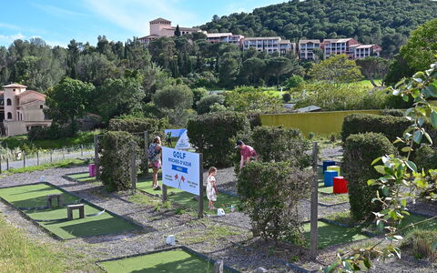 Agay Village Cap Esterel 700: Busk, Have, Landscaping, Parkere, Lawn, Botanisk Have, Hæk, Plantation