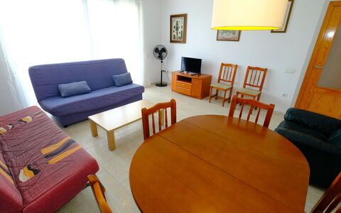 Pasarela: Bord, Møbel, Ejendom, Couch, Billedramme, Komfort, Stol, Træ, Stue, Orange