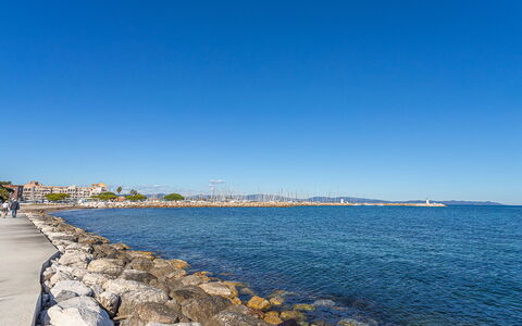 Hyères 203: Blå, Vand, Vandressourcer, Krop Af Vand, Kyst, Rots, Coastal Og Oceaniske Landskabsformer, Horisont, Vandvej, Hav