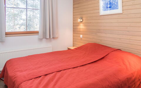 Länsirinne B5: Indretning, Væg, Seng, Gulvbelægning, Etage, Møbel, Træ, Soveværelse, Loft, Sengetøj