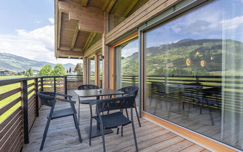 Westendorf 400: Himmel, Ejendom, Sky, Veranda, Bygning, Træ, Skygge, Indretning, Arkitektur, Bord