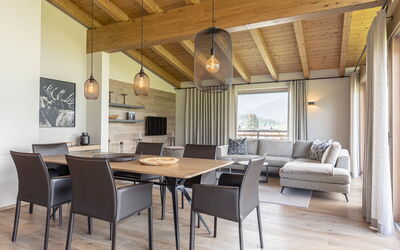 Penthouse mit 3 Schlafzimmern & Ir-Sauna 400.6: Couch, Møbel, Ejendom, Bord, Træ, Stol, Indretning, Stue, Etage, Bygning