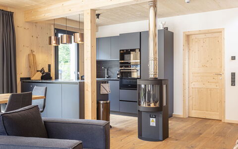 Biberwier 200: Møbel, Ejendom, Bygning, Cabinetry, Komfort, Træ, Indretning, Stueplante, Dør, Gulvbelægning