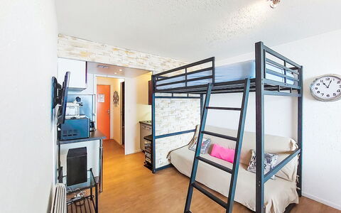Le Corbier 310: Køjeseng, Indretning, Etage, Gulvbelægning, Møbel, Soveværelse, Seng, Værelse, Sengetøj, Bed Frame