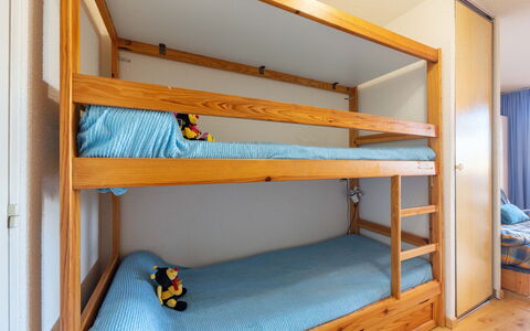 Les Mousquetons: Køjeseng, Møbel, Ejendom, Træ, Etage, Hostel, Komfort, Sovesal, Bed Frame