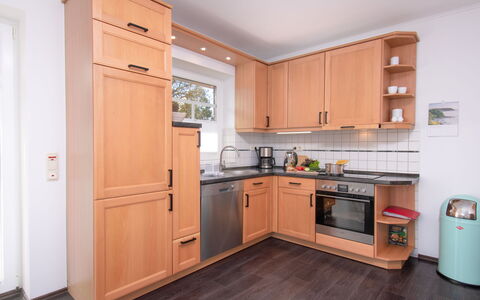 Kiek in: Cabinetry, Ejendom, Countertop, Bygning, Komfur, Køkken Apparat, Køkken, Håndvask, Træ, Indretning