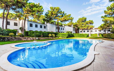Pals 1721: Svømmepøl, Udvej, Landscaping, Hotel, Hacienda, Eco Hotel, Ferieby, Villa