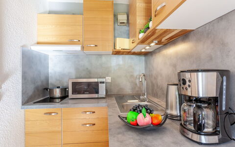Les Bottières 110: Cabinetry, Countertop, Ejendom, Køkken Apparat, Køkken, Komfur, Bygning, Husholdningsapparat, Træ, Indretning