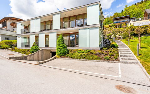 Kaprun 280: Plante, Sky, Bygning, Ejendom, Himmel, Vindue, Land Lot, Urban Design, Træ, Hældning