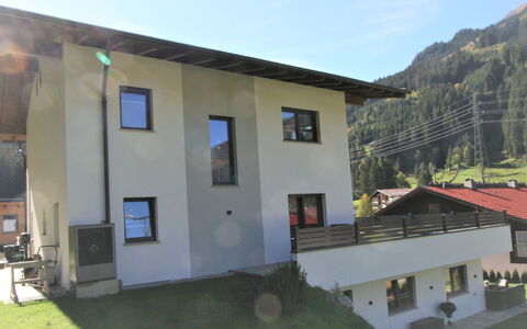Haus Goldmann: Plante, Bygning, Himmel, Vindue, Land Lot, Hus, Sommerhus, Græs, Landskab, Træ