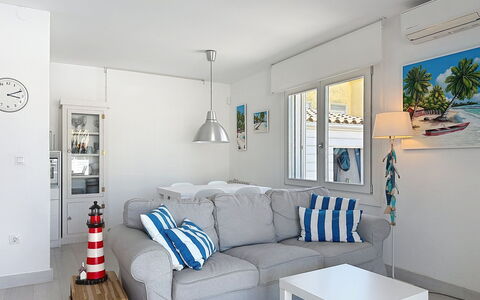 Otlo: Møbel, Couch, Indretning, Gulvbelægning, Stue, Etage, Bord, Lejlighed, Værelse, Stol