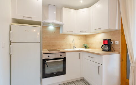 Marysol: Cabinetry, Countertop, Ejendom, Bygning, Møbel, Køkken Apparat, Håndvask, Komfur, Køkken, Husholdningsapparat