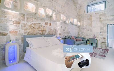 Porta San Demetrio Junior Suite 4: Ejendom, Møbel, Couch, Komfort, Azure, Indretning, Billedramme, Etage, Pude, Studio Couch