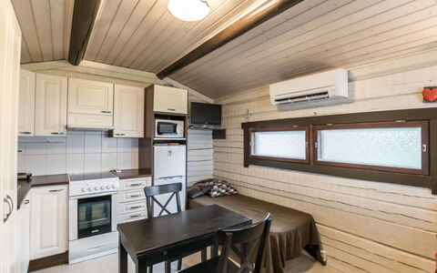Anttoora A-Sauna: Træ, Etage, Gulvbelægning, Indretning, Møbel, Dør, Loft, Hjem, Bejdse, Hårdttræ