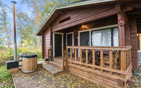 Anttoora A-Sauna: Træ, Sommerhus, Hårdttræ, Hjem, Dør, Bejdse, Veranda, Planke, Bjælkehytte, Trægulve