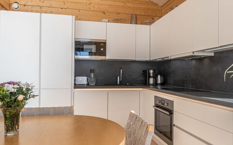Paloranta: Køkken, Countertop, Køkken Apparat, Gulvbelægning, Indretning, Træ, Møbel, Cabinetry, Større Bandage, Etage