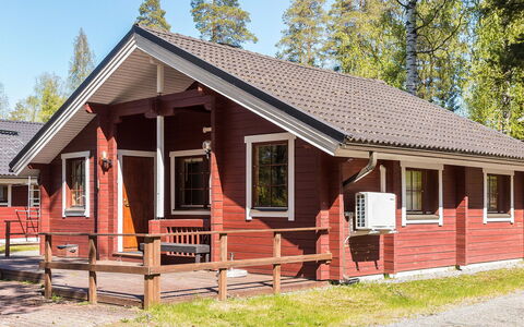 Lomasyväri 810: Træ, Bank, Hus, Sommerhus, Sø, Dam, Skov, Bjælkehytte
